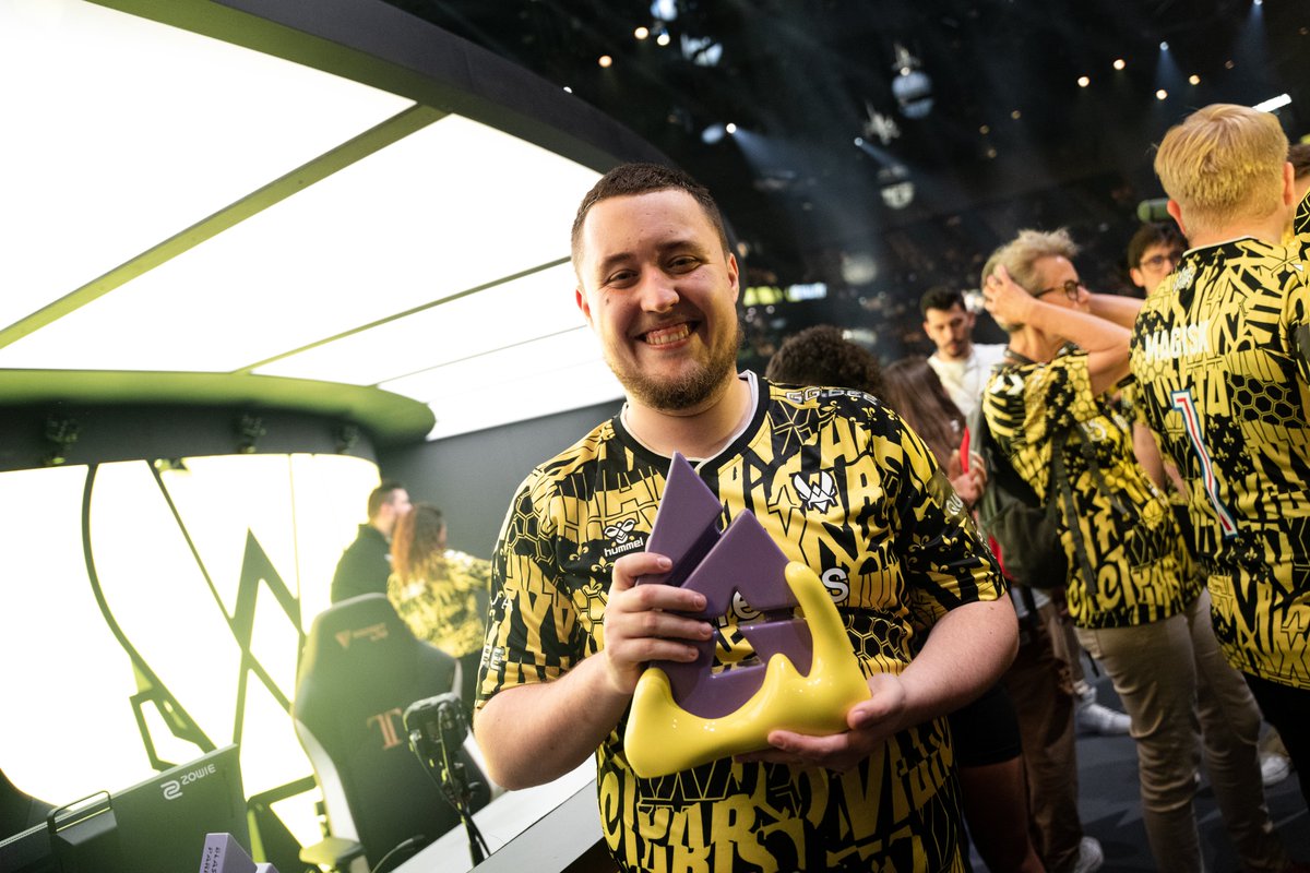 TeamVitality's tweet photo. THE PARIS MAJOR MVP 🏅

👑 @zywoo 👑 https://t.co/rz8eOgiiJN