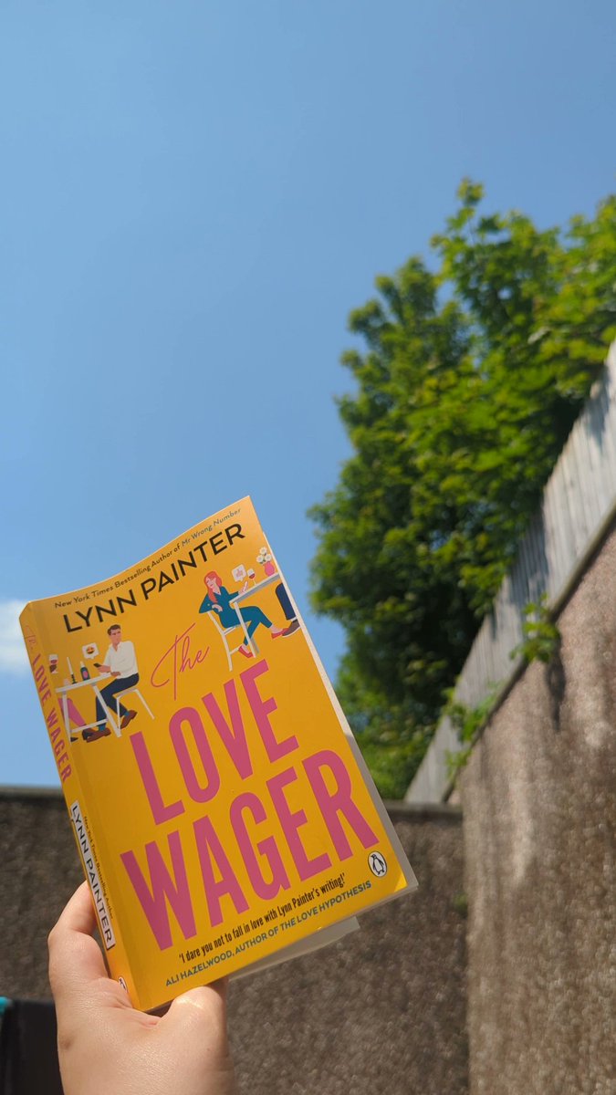 Sunny garden reading >>> ☀️🌻