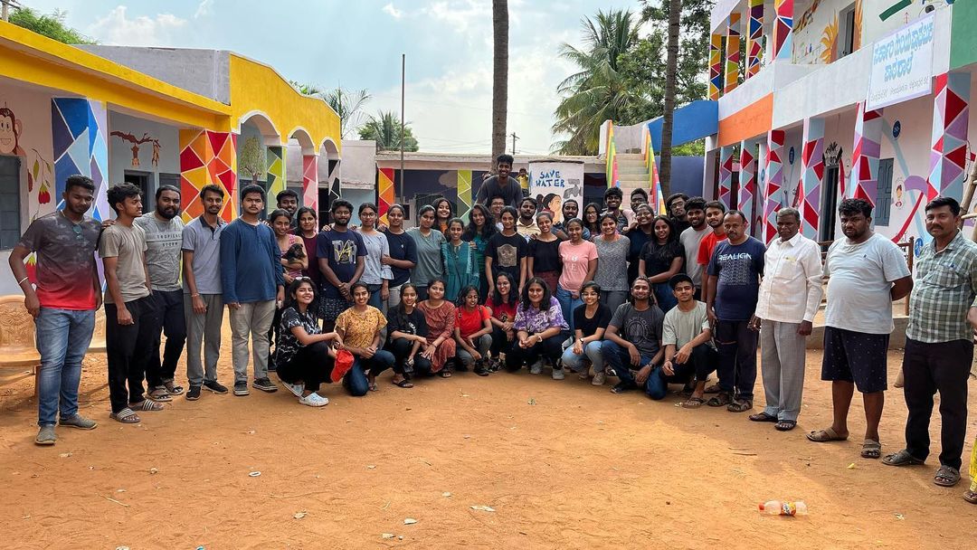 schoolbellvoice's tweet photo. Join SchoolBell and @DSCA81051717
as we embark on a transformative journey at Doddamallakere Village, Gouribidanur. Together, we're organizing a Government School Transformation, empowering education and fostering a nurturing learning environment. 🏫📷 #CampaignForGovtSchools https://t.co/TNyo7I70k0