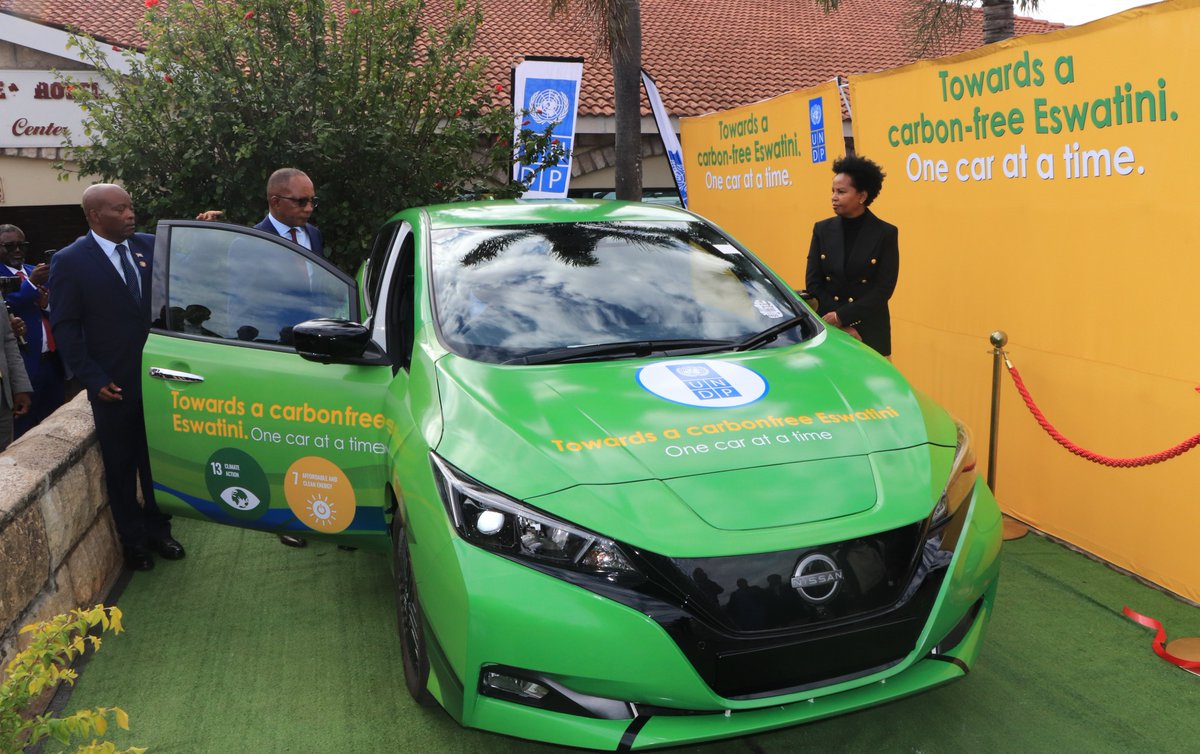 UNDPEswatini's tweet photo. @UNDPEswatini  acquired its first environmentally-friendly electric vehicle, setting the trend for low-carbon transportation in #Eswatini. Prime Minister HE Cleopas Dlamini unveiled the car to delegates at #EswatiniGreenIndaba today. #GreeningTheBlue 
🔗https://t.co/ZOvrCrKtub https://t.co/bhYKB43EPl