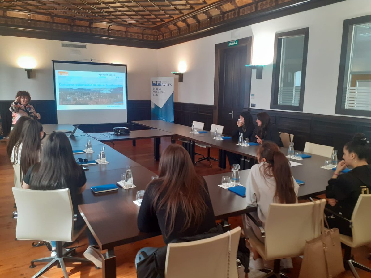 Hemos impartido un taller formativo sobre consumo responsable de #agua y bonificaciones en la factura a un grupo de mujeres del 'Programa Calí' de <a href="/gitanos_org/">F.SecretariadoGitano</a>, enmarcado en el convenio de colaboración que mantenemos con esta asociación. 🤝

ℹ️ aguasdeaviles.es/-/aguas-de-avi…