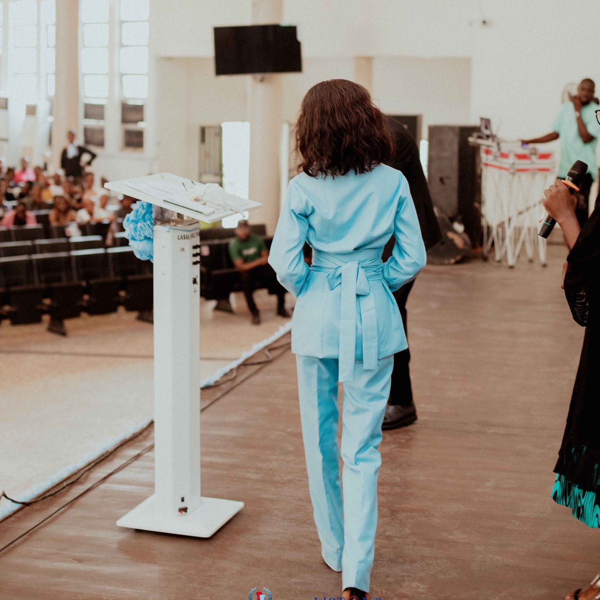 GlobalTitilope's tweet photo. Walking up to deliver my presidential address at LISTEN '23. https://t.co/MIxFh3qyFZ