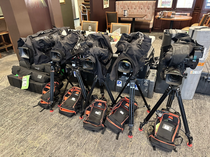 MobileViewpoint's tweet image. Another prime example how our #IPbased technology makes your #sportsproduction easier!

 @CP_Comm &amp;amp; @RedHouseStream1 providing studio and #remoteproduction facilities in their homebase in Florida, with #OKGproductions on the green.

🏌️‍♂️🎥 #big12 #golfchampionship #broadcasting