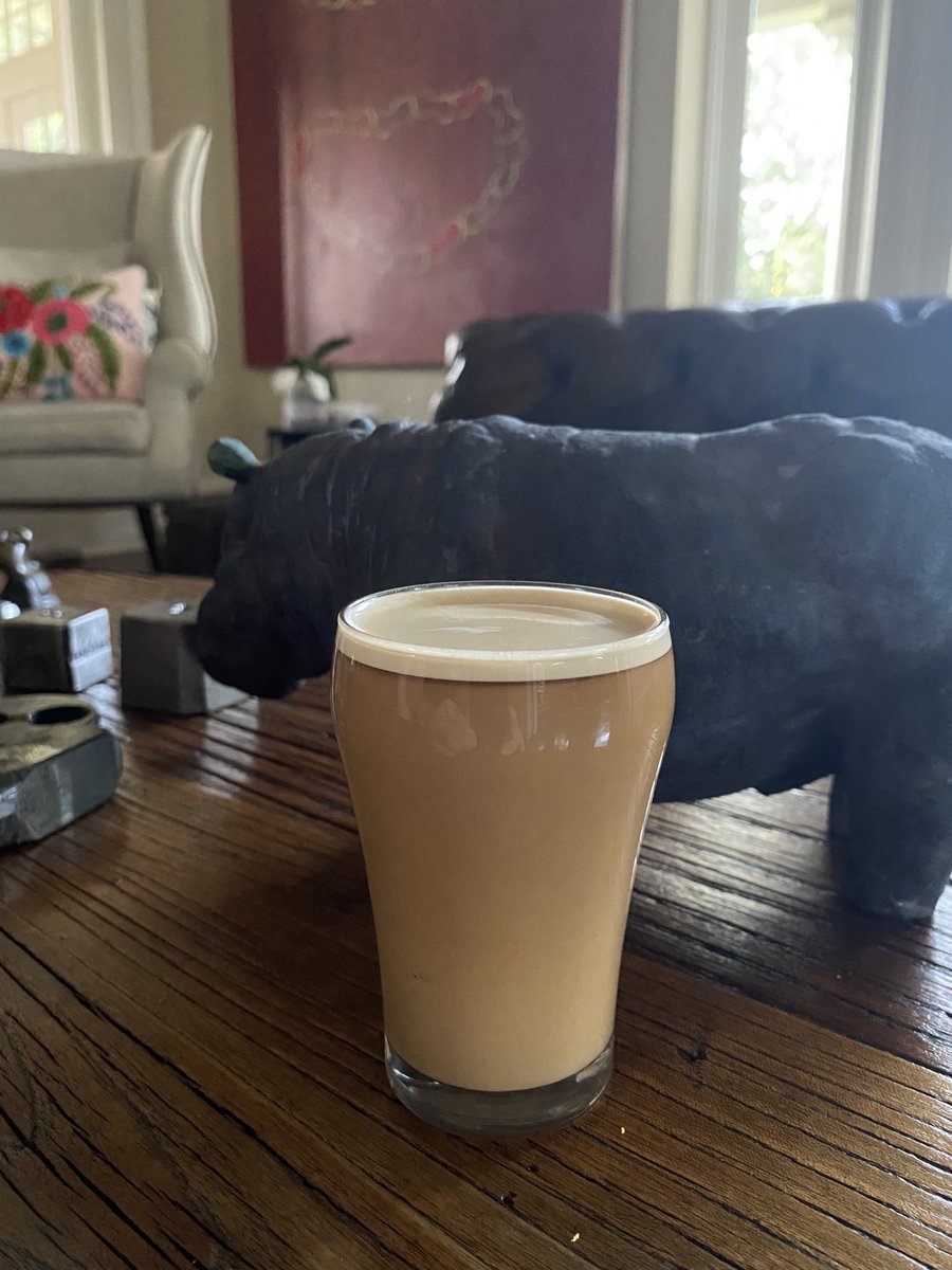AKWeissman's tweet photo. Slinging coffee this monday morning. #kingscoffee #happymondayya’ll https://t.co/kg9bCSsaur
