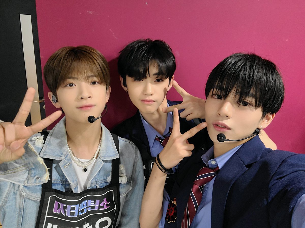 HongSungmin_FR's tweet photo. 〔˚₊ · ͟͟͞͞➳❥〕TWITTER UPDATE 🔮

#HONGSUNGMIN : Ceci est une photo prisent avec nos adorables Maknae durant le Music Core 😚 vu comme ça j'ai l'air plus mature, comme un grand frère ahah
S'il vous plaît témoignez beaucoup d'affection à notre performance!

#홍성민 #FANTASYBOYS https://t.co/8OsZD8leFJ