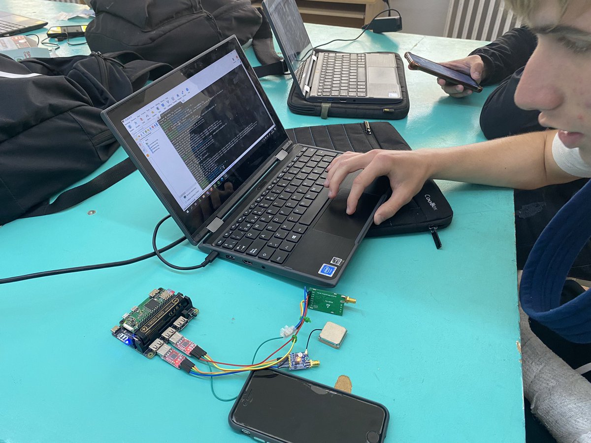 TecBellSpace's tweet photo. ‼️15 DIES PER L’ENLAIRAMENT‼️

Avui hem conseguit guardar les fotos que fa la cámera y la donem per finalitzada amb exit. Estem acabant de programar i ja estem montant la sonda. Seguim treballant 💪🏼 https://t.co/7BxnZcaIOj