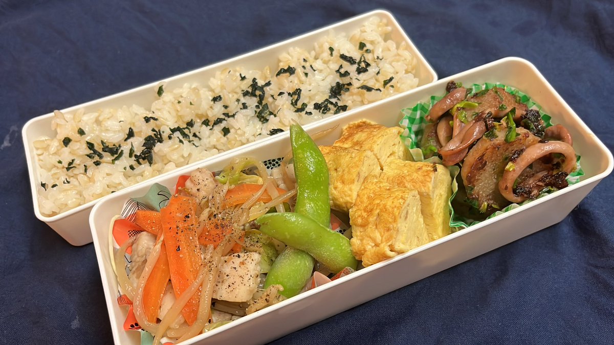 野菜炒め
ふわふわたまご焼き
長芋とイカのバター醤油

イカは3割引｡
なんとなく…しっかり火🔥を入れたくなる｡
↓
縮みまくる！！

#お弁当 #お弁当記録
#おうちごはん
#作り置き