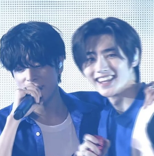 hoonzmisoo's tweet photo. "let's debut together".            "we did" https://t.co/RmBGI70ULp
