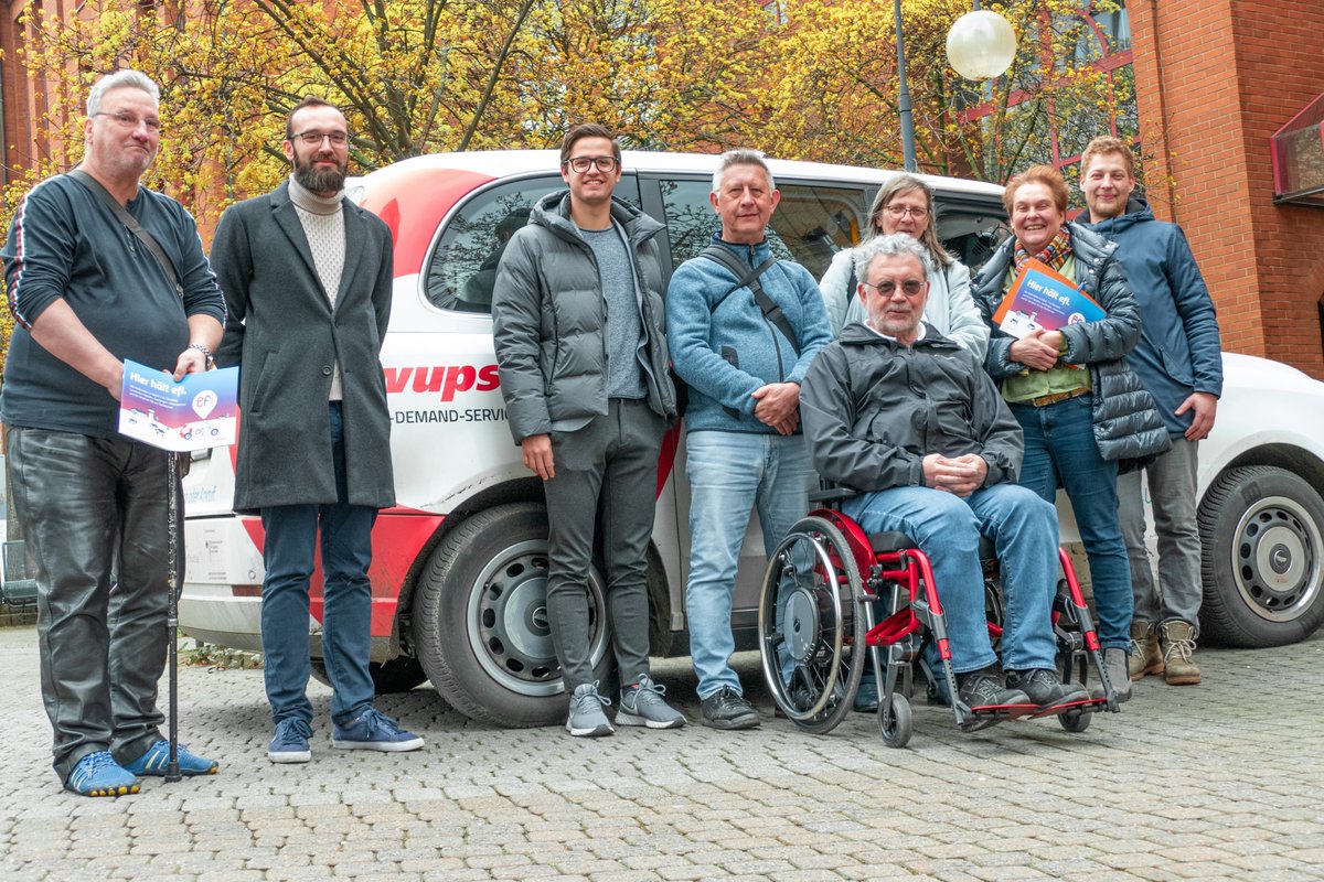 Praxis-Check des Arbeitskreises Mobilität des Behindertenbeirats bei unseren #OnDemand-Verkehr #efi: Die On-Demand Shuttles erhöhen die Barrierefreiheit im ÖPNV – ganz ohne große Infrastrukturanpassungen. 🚐🍃💨

Mehr zum Thema 👉clevershuttle.de/blog/barrieref…