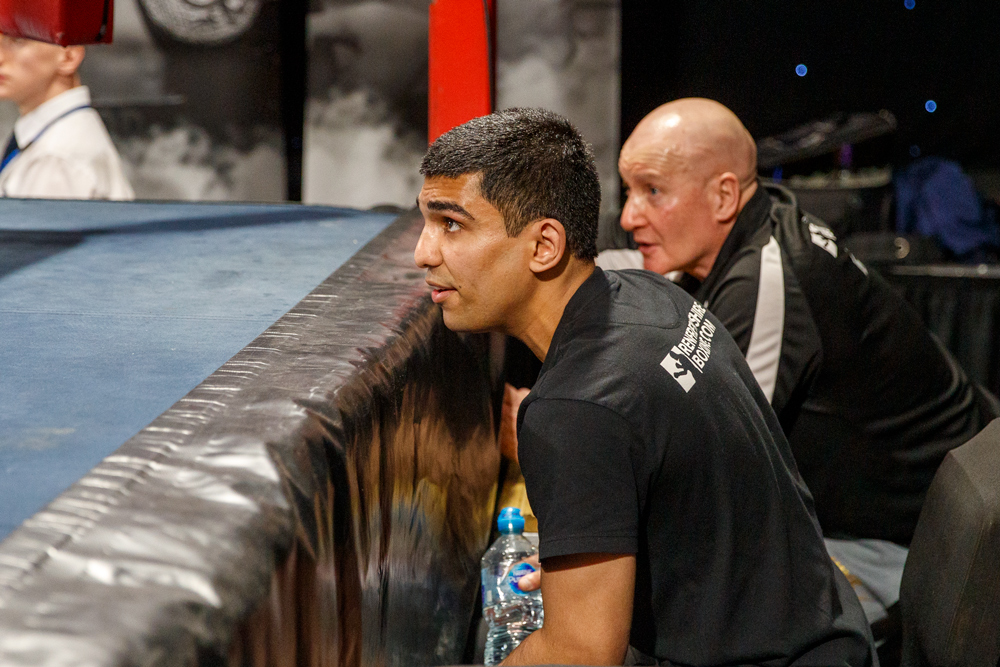 Allan Picken (@brackenskye) on Twitter photo Great to see <a href="/kashFarooq/">Kash Farooq</a> doing his corner man, and passing on his knowledge to some of the boxers at the <a href="/renfrewshirebox/">renfrewshireboxing</a> home show event on Friday night. Great to see <a href="/kashFarooq/">Kash Farooq</a> doing his corner man, and passing on his knowledge to some of the boxers at the <a href="/renfrewshirebox/">renfrewshireboxing</a> home show event on Friday night.