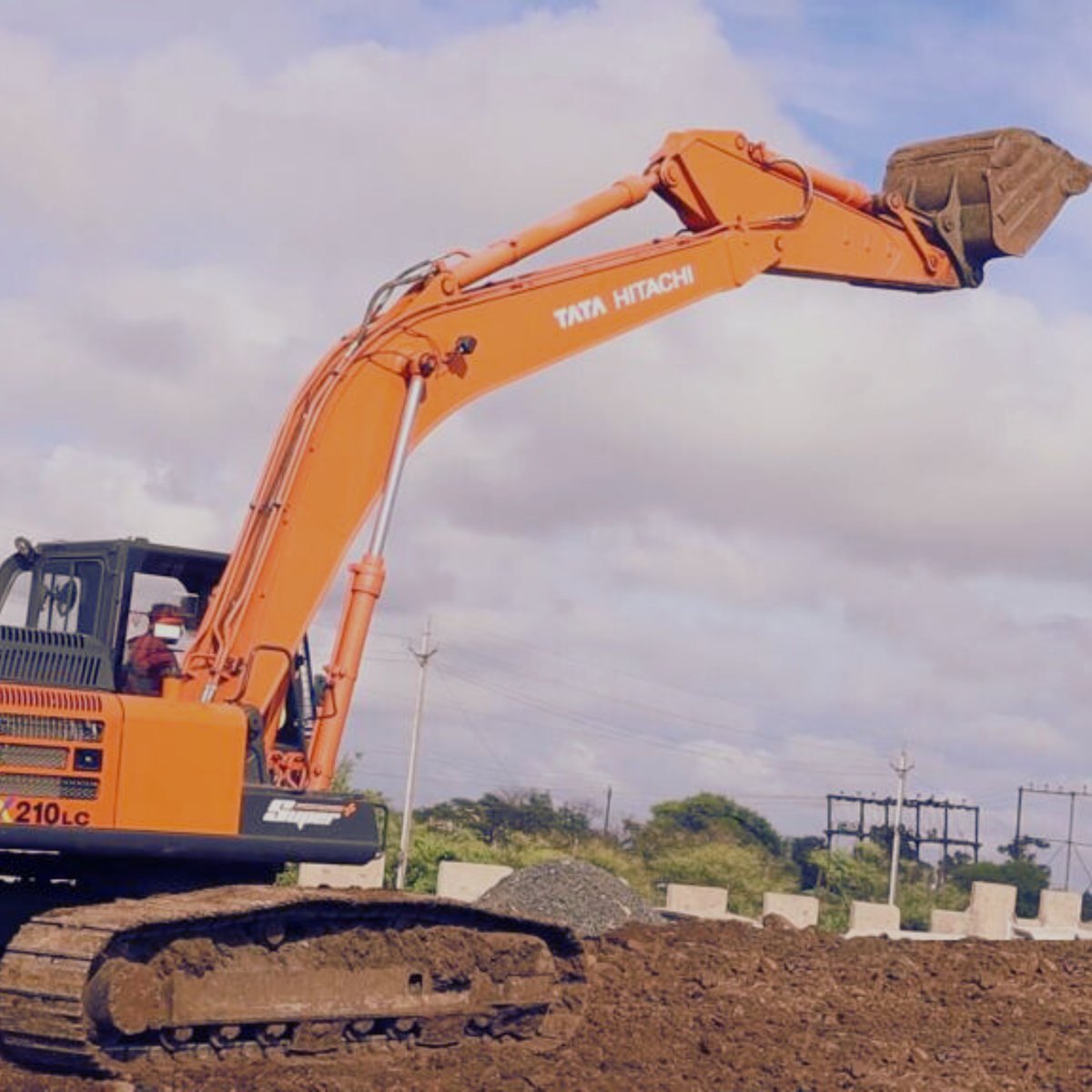 EarthMoversDnr's tweet photo. #bulldozer #moving #construction #bangalore #Landscaping #rocks #excavatorparts #heavyequipment #earth #trendingnow #bts #landscaping #land #earthmoving #excavation #Demolition #HeavyEquipment #Excavators #DirtMoving #Construction #ConstructionLife #demolition #foundation https://t.co/Xla7yZLBp2