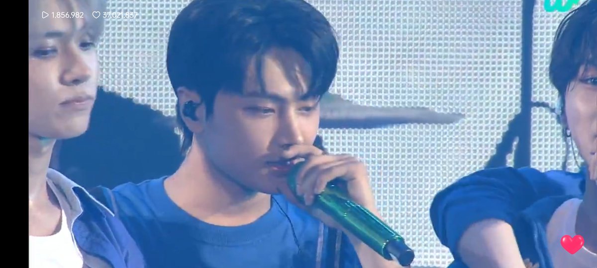 Val 🎀 tweet media