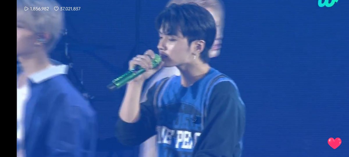 Val 🎀 tweet media