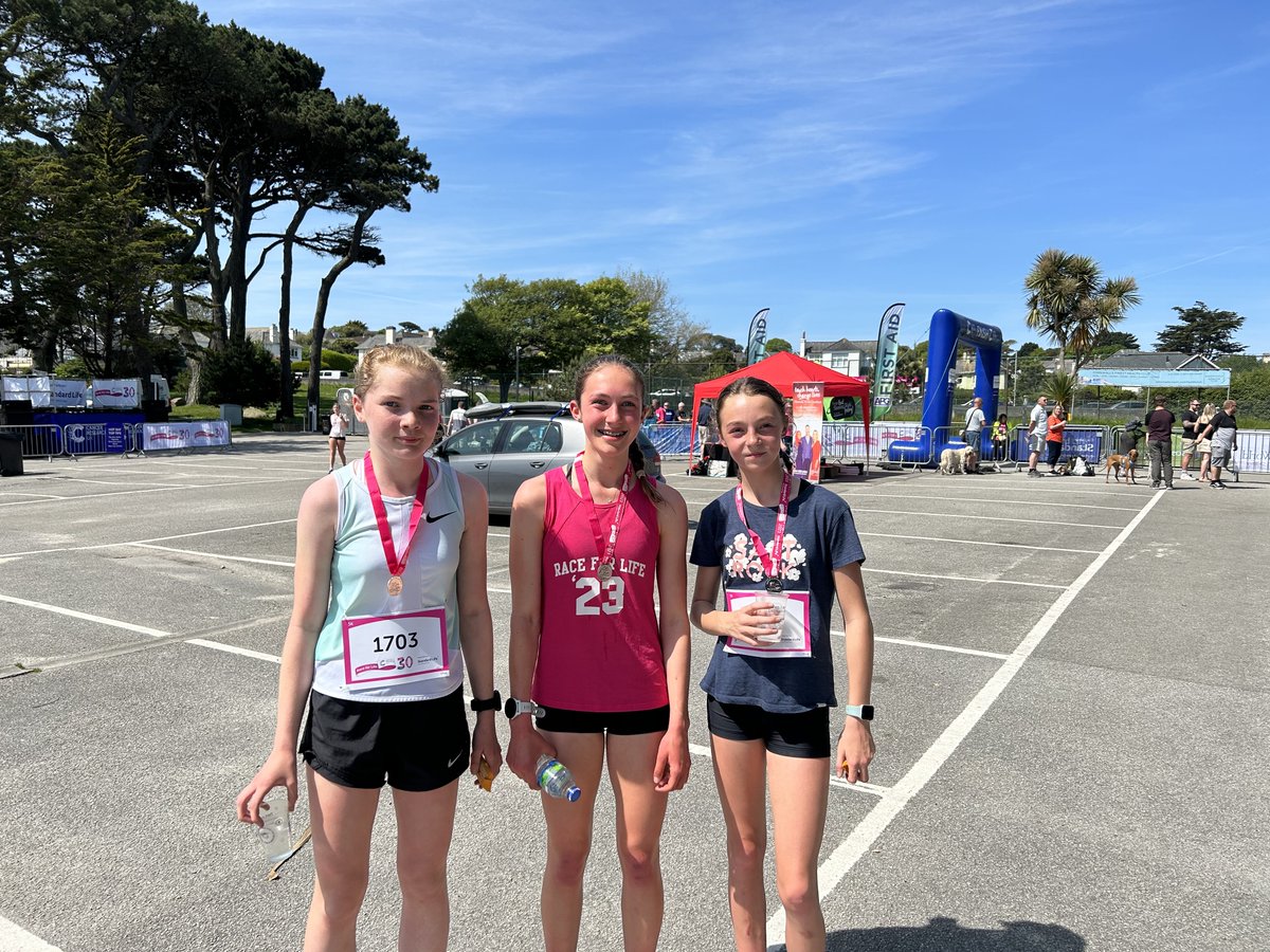 Yesterday we were delighted to see so many members of our school community represent Truro High School as they took part in Cancer Research UK’s Race for Life in Falmouth, raising over £3600 and counting. You can still donate here: fundraise.cancerresearchuk.org/team/truro-hig…