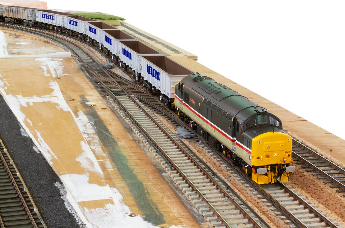Out on test - the <a href="/accurascale/">accurascale</a> modern Class 37/4 converted to 'EM' gauge using the Accurascale Class 37 drop-in wheelsets. Still considering a backdate to 1990s condition for this model. It will involve some work, the bonnet fronts and windscreens being the least of it.
#tmrguk