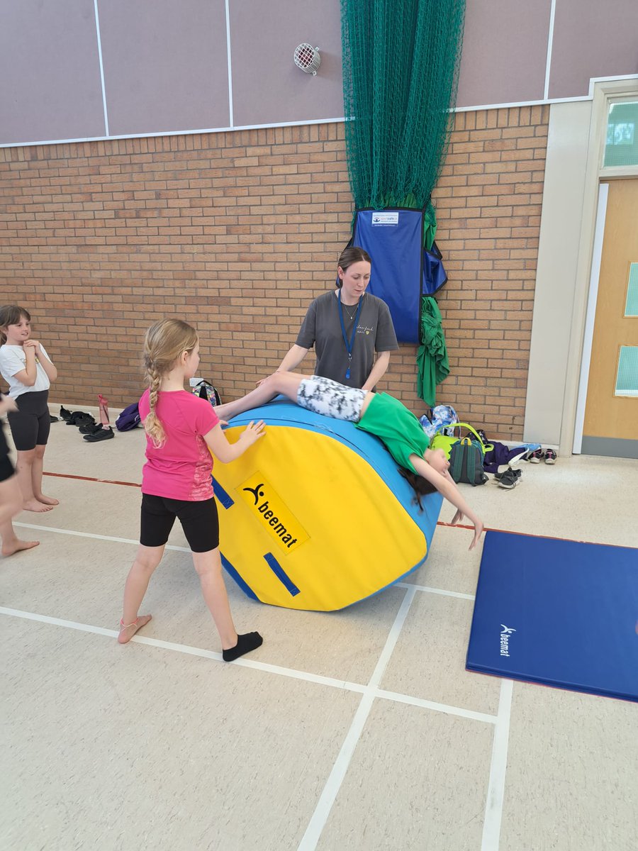 PrentisUrdd's tweet photo. Ein prentis Datblygu Chwaraeon, Carys yn hyfforddi gymnasteg yn yr ysgol. 🤩🤸‍♂️ #serydyfodol

Our Sports Development Apprentice, Carys, coaching gymnastics in school. 🤩🤸‍♂️ #futurestars 

@ITECskills 
@ApprenticeWales 
@AmazingAppsUK https://t.co/6nBtv8bWVw