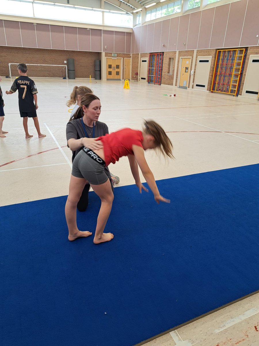 PrentisUrdd's tweet photo. Ein prentis Datblygu Chwaraeon, Carys yn hyfforddi gymnasteg yn yr ysgol. 🤩🤸‍♂️ #serydyfodol

Our Sports Development Apprentice, Carys, coaching gymnastics in school. 🤩🤸‍♂️ #futurestars 

@ITECskills 
@ApprenticeWales 
@AmazingAppsUK https://t.co/6nBtv8bWVw