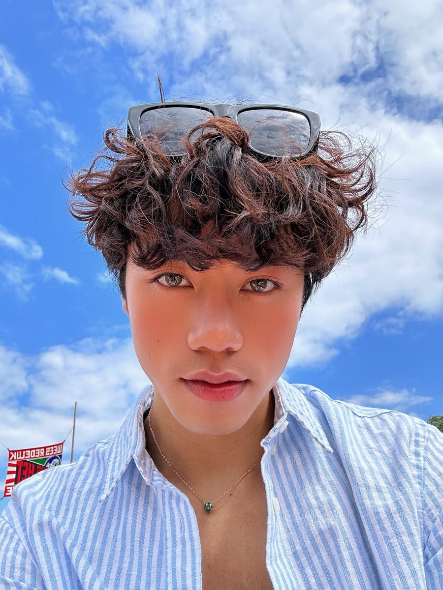 Justsingpeng's tweet photo. Summaaa ☀️ 

#summer #curls #hairstyle https://t.co/GUEcQCMaNq