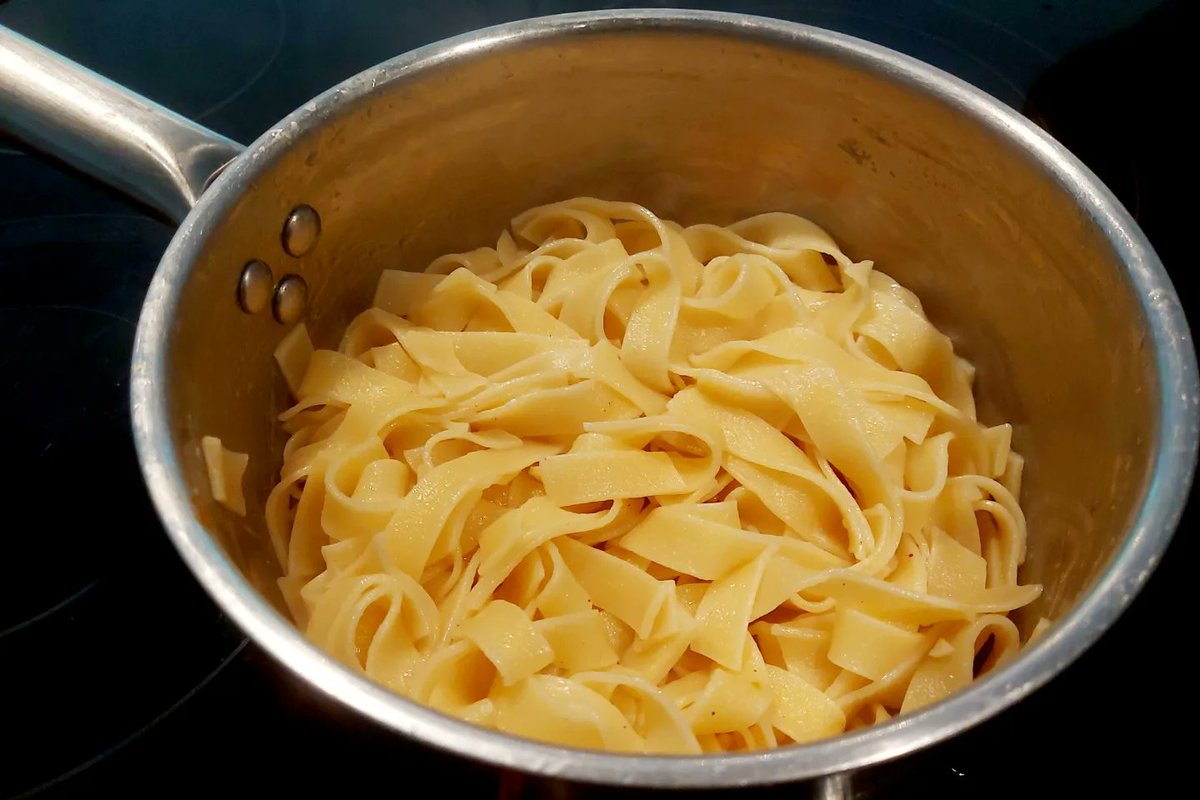 comocomodiadia's tweet photo. #albondigas en #salsadetomate y #tagliatelle de #pastafresca ... #bruxelles #enfamilia #guisoyo #comocomodiadi https://t.co/8bgDG38BJL