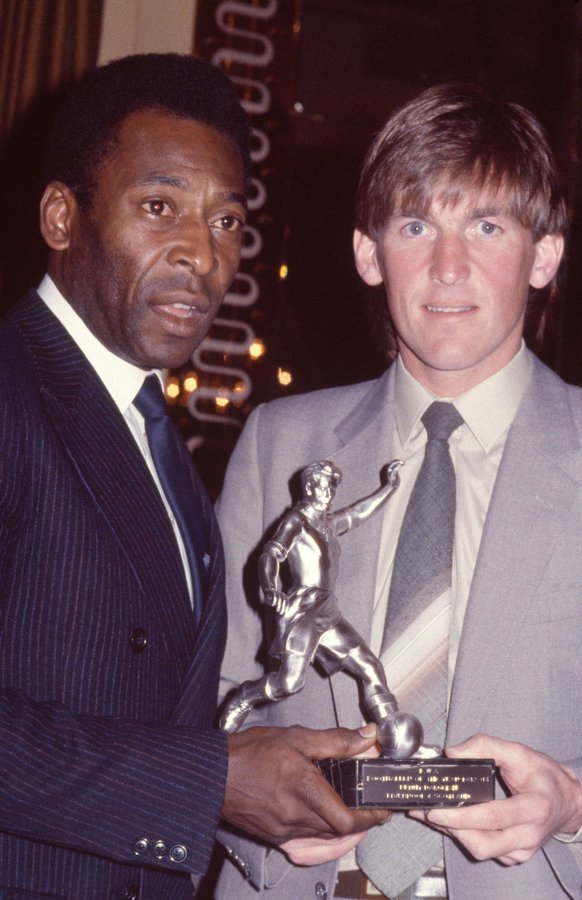 The legendary Kenny Dalglish is crowned Footballer of the year for 1983, seen here receiving his award from Pele. #Liverpool #LFC #Scotland #YNWA ♥️👍