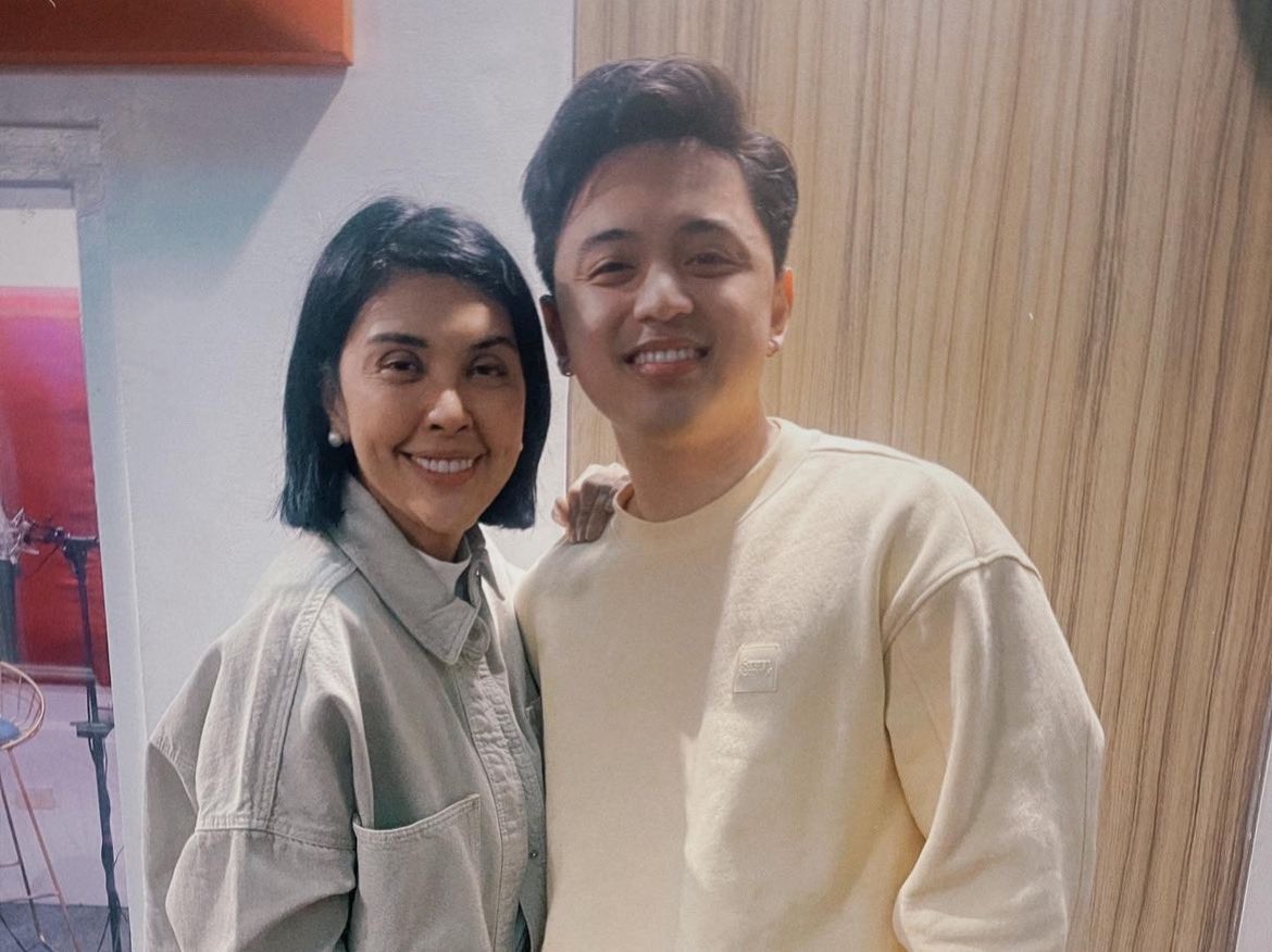JereminionsInc's tweet photo. Looking forward to a new song by 
Ms. Pops Fernandez
composed by @imjeremyg 
Congratulations #JeremyG 
 &amp; Thank you @StarMusicPH  #PopsFernandez #JonathanManalo #TrishaDenise https://t.co/2WVdst3aCk