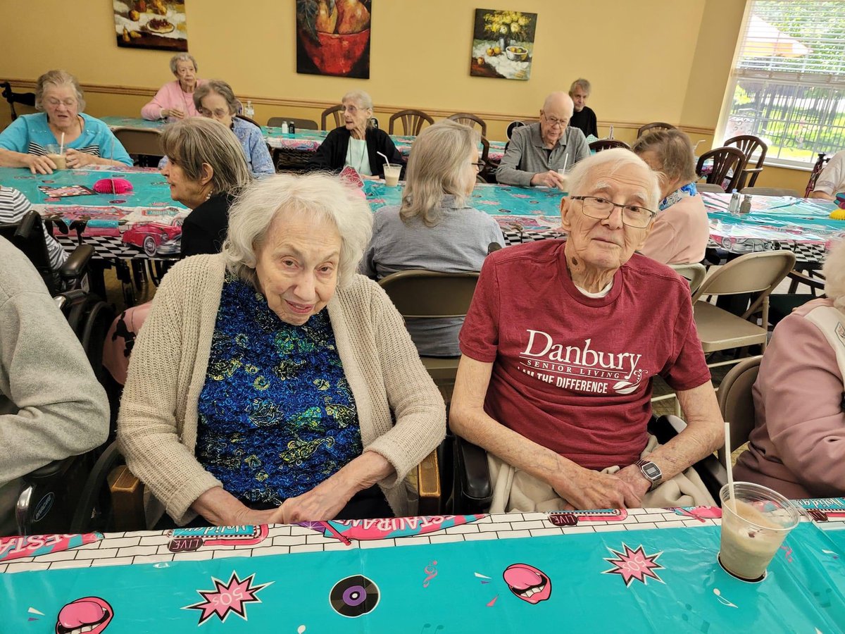 DanburyLiving's tweet photo. Shake, Rattle and Roll into this week like our Danbury Cuyahoga Falls residents and staff who enjoyed a 50s Sock Hop themed dinner and dessert! 🥤🐩🎶🍔
#danburydifference #seniorliving #danburyseniorliving https://t.co/ozwqT0i3sa