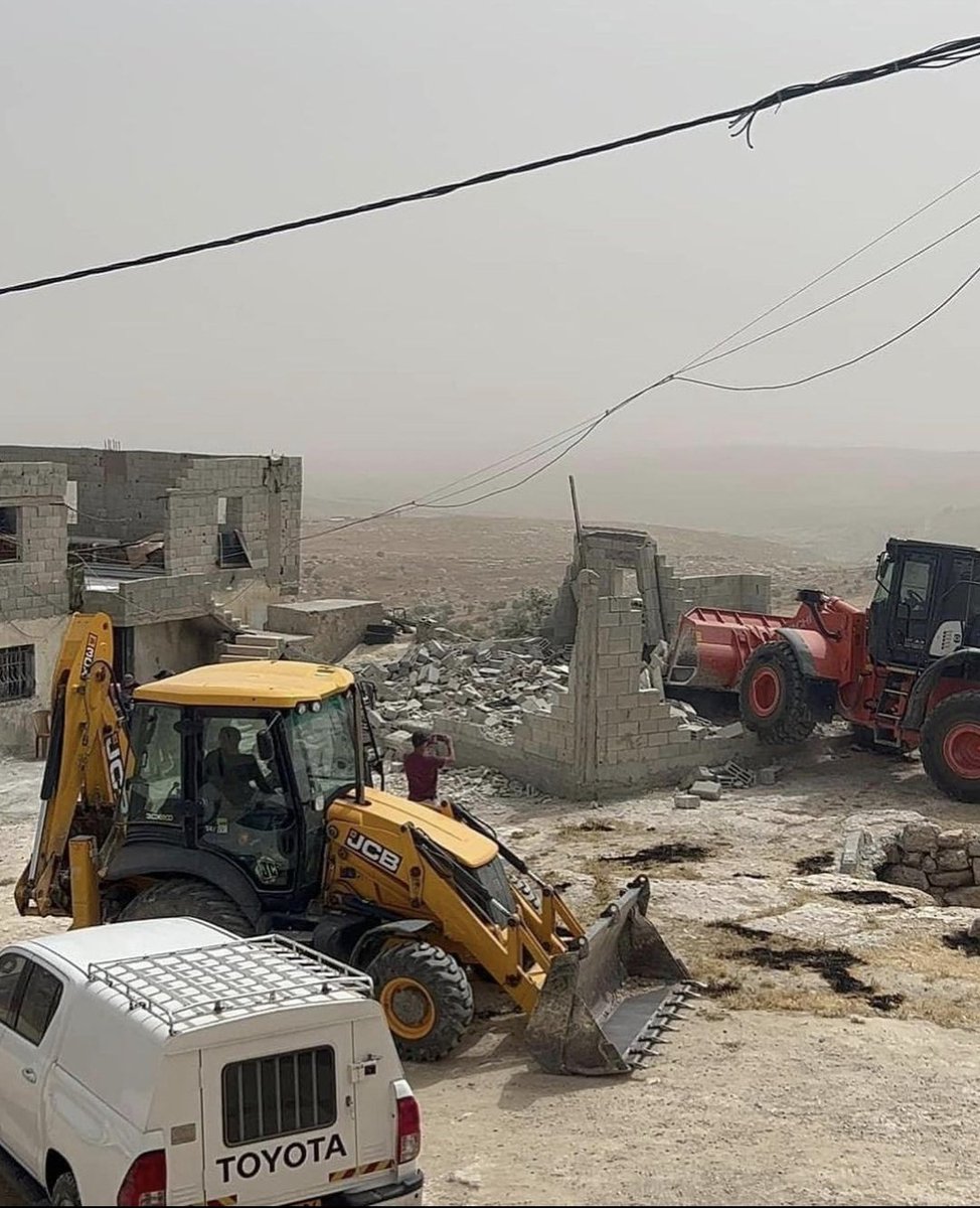 Today, @JCBmachines, @Hyundai_Global & @HitachiGlobal bulldozers demolished 4 buildings in #DefendMasaferYatta, including a house, a tent, and  water tanks. 
Israeli courts rule, construction equipment corporations enable & global complicity grants impunity for Israeli apartheid.