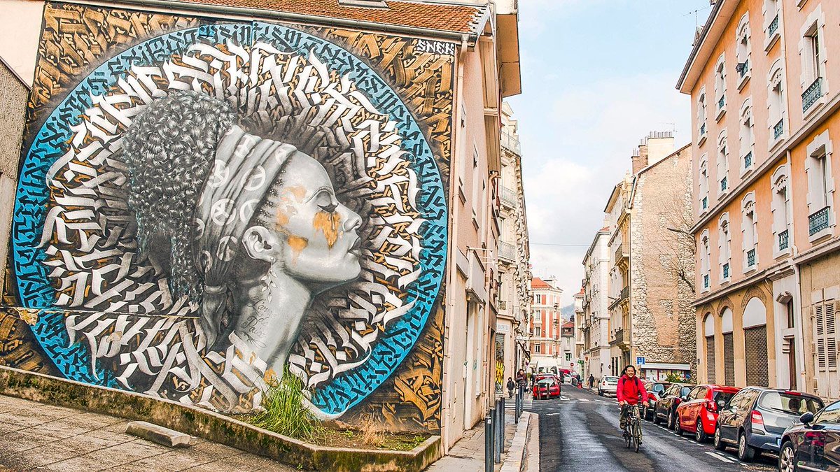 Stunning graffiti and calligraphy by @snek_graffiti_and_calligraphy ;) in Grenoble, France... 🇫🇷✍️🖌🙂
.
.
.
#mural #streetart #art #graffiti #urbanart #muralart #street #woman #FranceStreetArt #urban #GrenobleStreetArt #murales #muralpainting #streetartist #paint #calligraphy