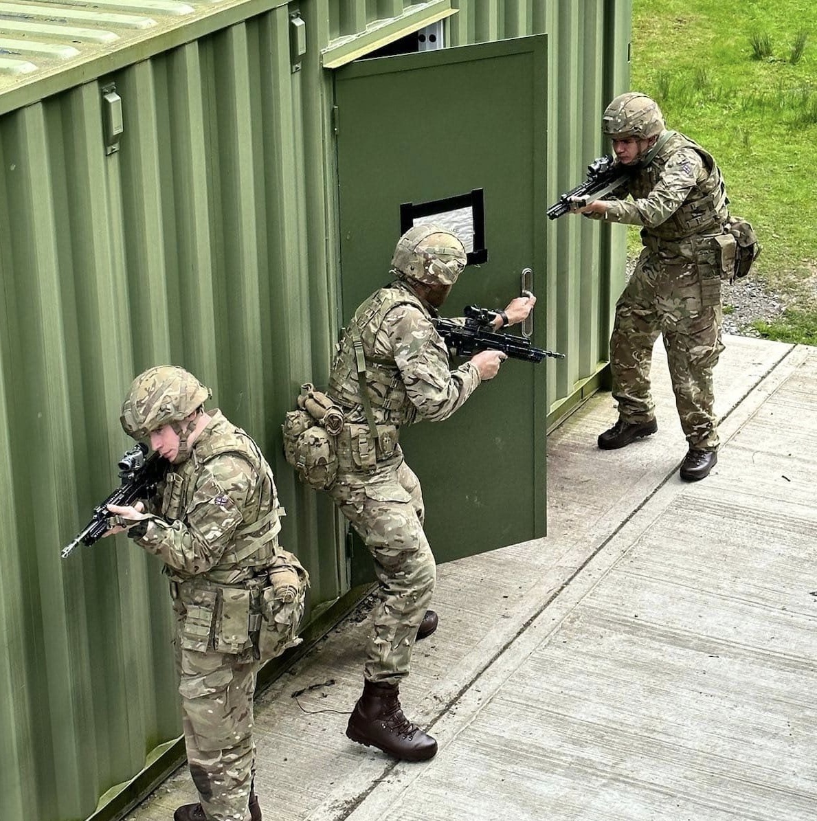 ITC_Catterick's tweet photo. Our world-class training facility and seasoned instructors will push recruits to their limits, sharpening tactical acumen and leadership prowess. We prepare recruits for the complex challenges they’ll encounter in the British Army.

#britisharmy #futurearmy #wednesday #skills https://t.co/wld7AFbioY