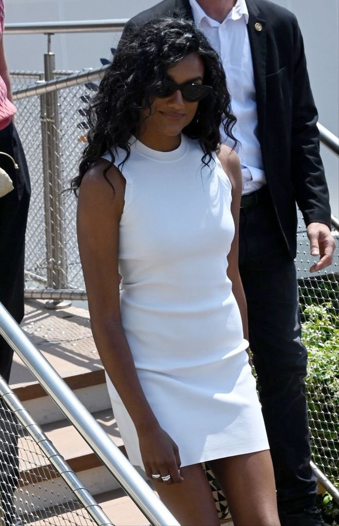 Looking great in white! ❤ #SimoneAshley