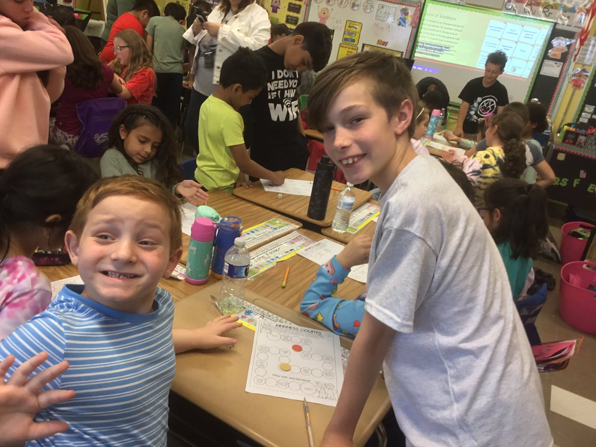 FeehanORH21's tweet image. It’s never too early to teach the value of kindness…We ❤️ working with our Buddy Class! @ORHEagles21 #WeHelpChildren #makingitfun