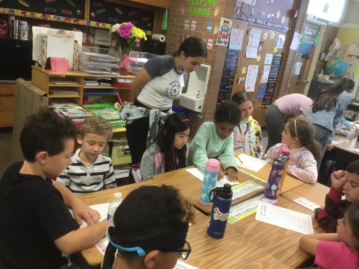 FeehanORH21's tweet image. It’s never too early to teach the value of kindness…We ❤️ working with our Buddy Class! @ORHEagles21 #WeHelpChildren #makingitfun