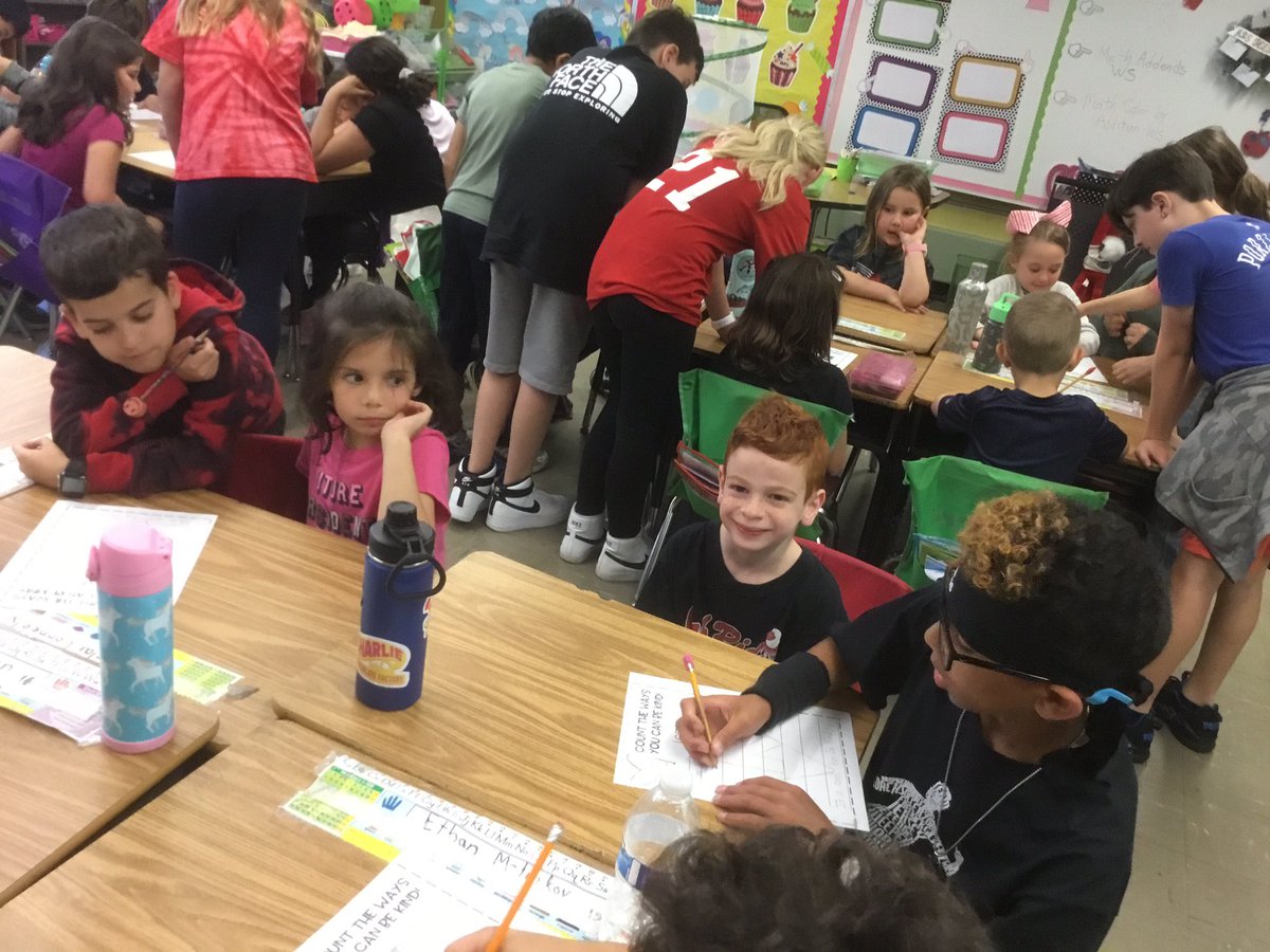 FeehanORH21's tweet image. It’s never too early to teach the value of kindness…We ❤️ working with our Buddy Class! @ORHEagles21 #WeHelpChildren #makingitfun