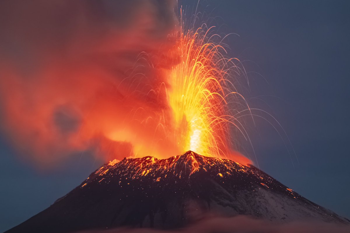 Resumen de la actividad de hoy por la madrugada del volcán #Popocatepetl <a href="/laredcincoradio/">Cinco Radio Oficial</a> <a href="/SkyAlertMx/">SkyAlert</a>