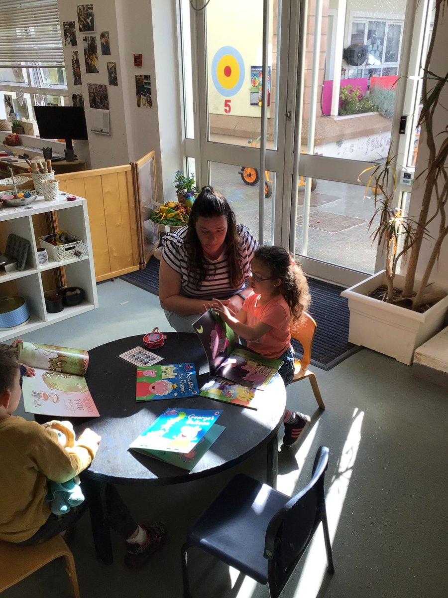 rougebouillon's tweet image. This morning, nursery parents were invited to stay and share a story. A selection of books in different languages was available. Hannah, the speech and language  therapist was also on hand to discuss language concerns. #storytime #supportiveparents #readingtoyourchild