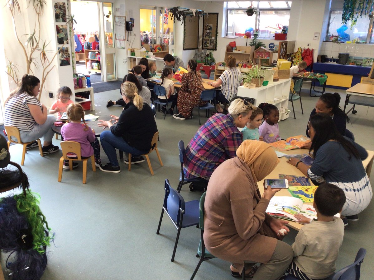 rougebouillon's tweet image. This morning, nursery parents were invited to stay and share a story. A selection of books in different languages was available. Hannah, the speech and language  therapist was also on hand to discuss language concerns. #storytime #supportiveparents #readingtoyourchild