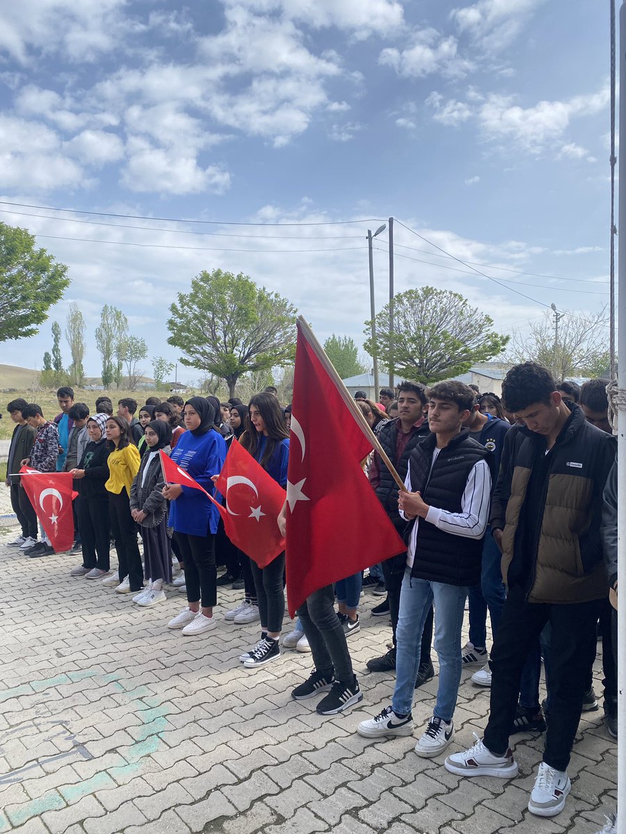 CanikCpal's tweet photo. Gençlere armağan, 19 Mayıs Atatürk’ü Anma Gençlik ve Spor Bayramımızı şiirler, günün anlam ve önemini belirten konuşmalar, jimnastik gösterisi, futbol ve basketbol maçları eşliğinde büyük bir coşku ile kutladık.. 🤍🇹🇷🤍 https://t.co/VFqJffq9Cp