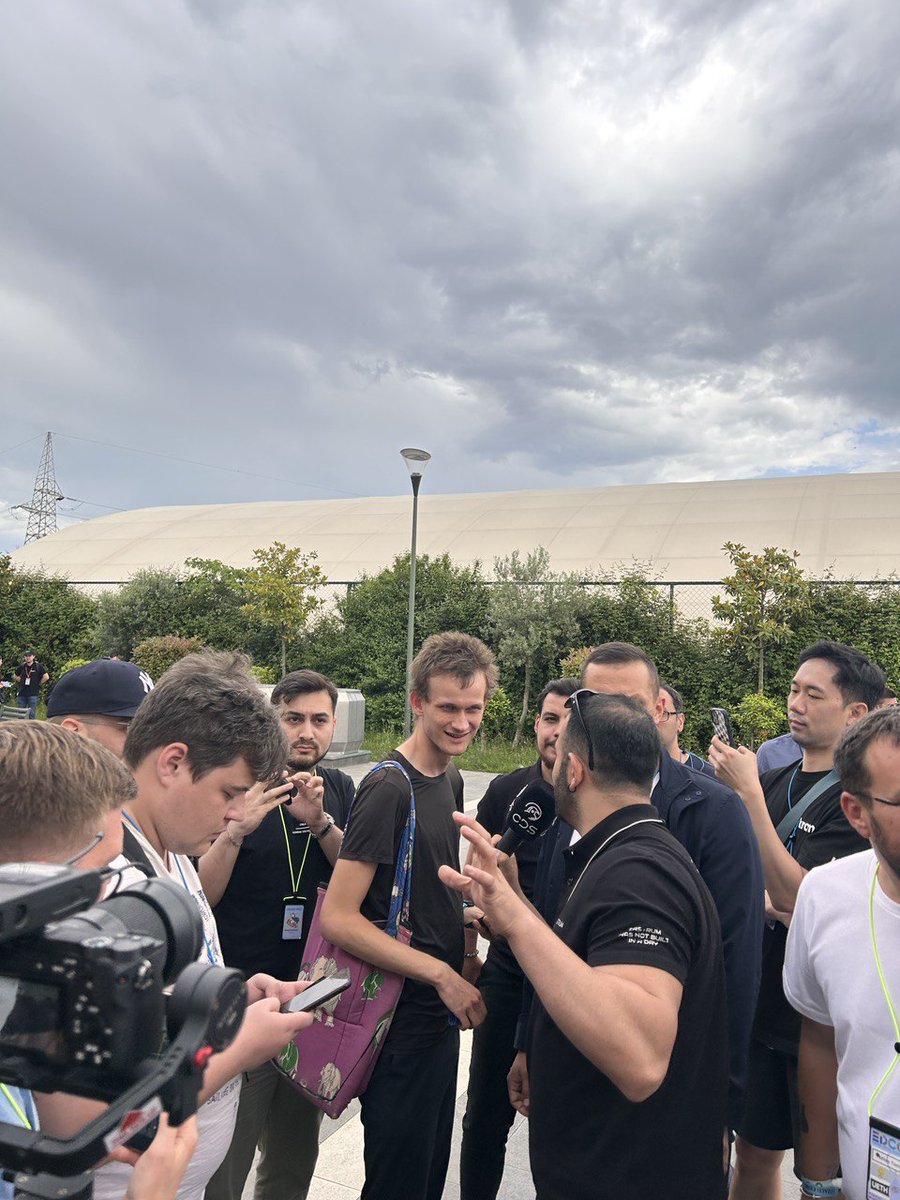cryptodataspace's tweet photo. We had a fantastic interview with @VitalikButerin at the @EDCON2023 conference. The full video will be available soon on the 'Rabbitcoinhole' YouTube channel! https://t.co/bBTSk9ZIfg