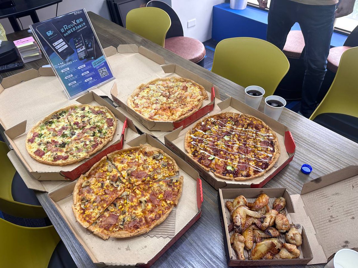 ThroneofDawn's tweet photo. 🍕Happy #BitcoinPizzaDay, #NFTfamily !🍕

Have you ever bought anyphysical items with #cryptocurrency ? 
If not, then you'll come to know how powerful #REVX is!

#PizzaDay #pizza #BTC #Bitcoin #dApp #blockchain #Web3 #NFTCommmunity #NFT #NFTs https://t.co/CA6zP7OHlu