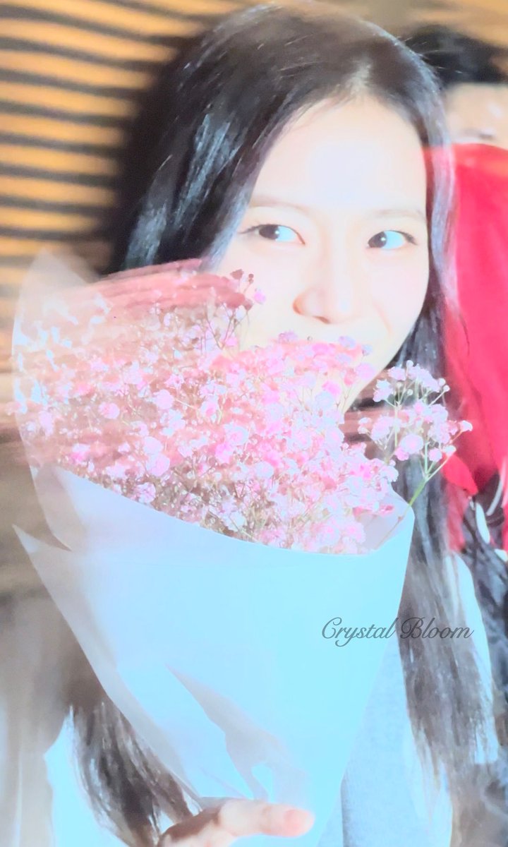 _Crystal_Bloom's tweet photo. 230402 ICN 출국✈️

와ㅏㅏ... 어느 쪽이 "꽃"입니까？

#블랙핑크 #지수 #BLACKPINK #JISOO https://t.co/dS7WPDJdNK