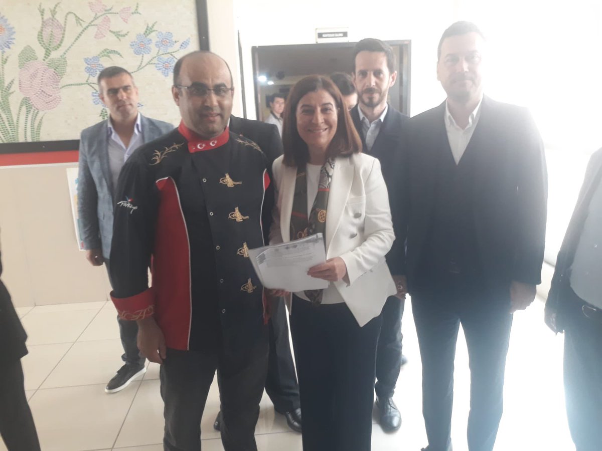 YardHizPlatform's tweet photo. "Pes bilin; yalnız kişi güçsüz olur. Birikenin, devleti uçsuz olur!”

Birlikte başaracağız 💪🏻

Gönüllümüz @SelehattinCDN dosyamızı, 
@Akparti MKYK Üyesi ve Edirne Milletvekili Sayın @fatmaaksal Hanımefendiye teslim ederek sorunlarımızı dile getirdi.

Sayın Vekilimiz konuya hakim olduklarını,
ivedi gündeme alınması için üst makamlara ileteceklerini beyan ettiler.

Sayın Vekilimize,
700.000 kişilik #YardımcıHizmetlerSınıfı ailesinin ikinci tur öncesi
Sayın Cumhurbaşkanımızdan müjde beklediğini yineler, alakalarından dolayı teşekkür ederiz 🌸🙏🏻

@RTErdogan
@dbdevletbahceli
@ErbakanFatih 
@fuatoktay
@mustafaelitas
@yilmaztunc
@NumanKurtulmus
@leylasahinusta
@yilmaz_ismet58
@yavuzatar
@aselimkoroglu
@mustafaakis
@oktay_saral
@cemilertem
@mehmetucum
@Y_Akdogan
@vedatbilgn
@drsoysal
@farukozcelikgsb
@drhasansert
@mkulunk 
@mucahitkyilmaz
@belginuygur10
@ikalin1
@hasandogan
@TugrulTurkes 
@mhulkicevizoglu 
@celebimehmeta 
@ifarukaksu
@MKalayci42
@yasaryldrmMHP
@erkanakcay45
@sadirdurmaz
@TamerOsmanaaol1
@buyukataman
@YildizFeti
@KarakayaMevlut
@M_BilalAydin
@nevintaslicay
@MemurSenKonf
@_aliyalcin_
@BuroMemurSen_
@yusufyazgan37
@Kamu_Sen
@OnderKahveci
@TalipGeylan06
@TurkesGuney
