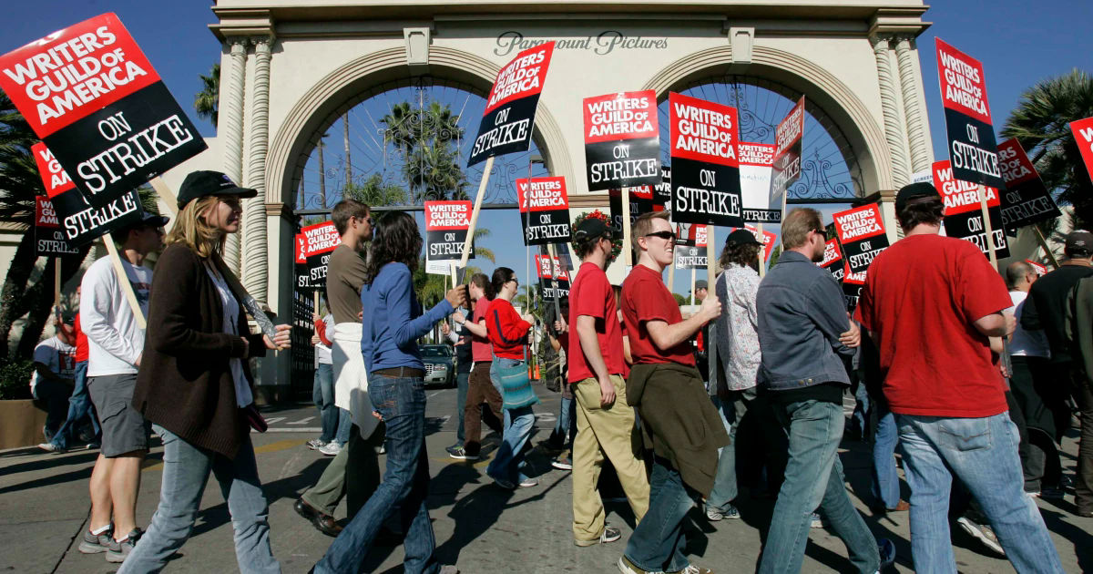 laborradionet's tweet photo. Miss last week's Your Rights At Work? You can listen to the #podcast at

https://t.co/eDau9HgD14

@JoeWebb13 talks about the #WGAStrike and how writers are prepared to strike for “As long as it takes” to win a fair deal

#1u #UnionStron g#LaborRadioPod https://t.co/S7QYKmbbS7