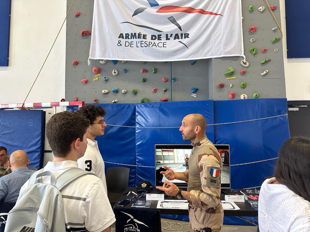 Un forum des métiers a été organisé samedi 20 mai au LFiA. 
Merci aux professionnels qui ont donné de leur temps pour faire de ce forum des métiers un succès.