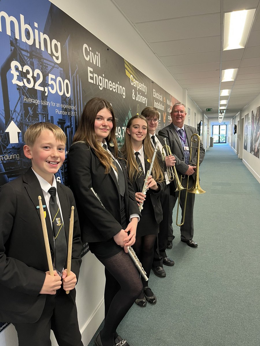 Shavington_Ac's tweet photo. Great day @CCSWSkills for Shavinton Academy's music ensemble at the Crewe Out Loud event for the college's Community Day on Saturday.
#ShavingtonSpirit #SPARK #SAMusic #CreweOutLoud #SACCSW https://t.co/bGb7FjAuAO