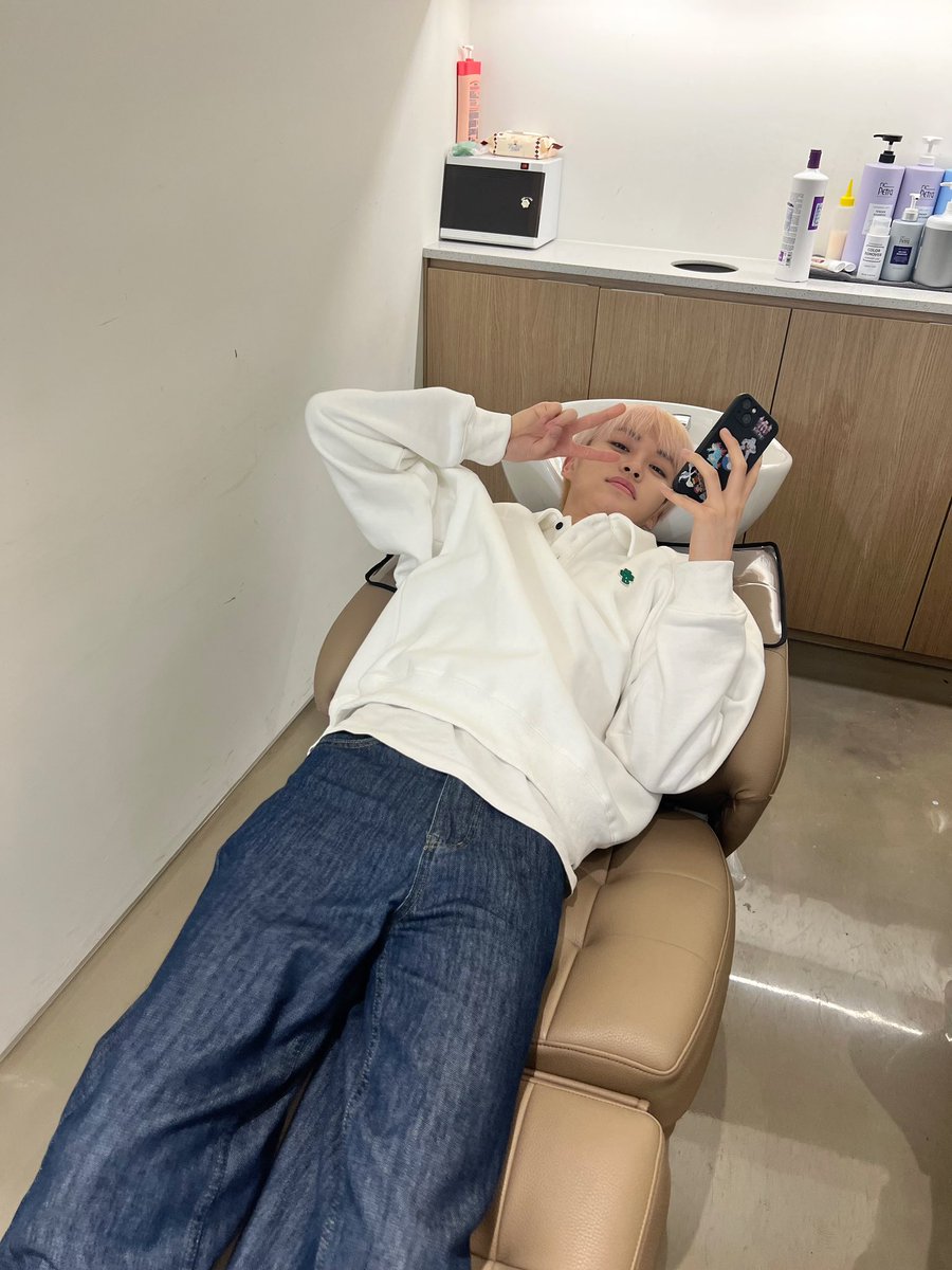 [#에이든]

귀욤뽀짝 아기천사 최고의 댄서 그 어떤 말로도 부족한 우리 조아민쒸! 생일 진심으로 축하해 형🧡🩵🤍🩶
항상 우리를 생각하고 늘 노력하는 형이 너무 멋지고 자랑스럽다 난!! 오늘 진짜 최고의 하루로 만들어줄게 
사랑해!!!😘

#OurVitAMINDay #아기_천사_아민럽