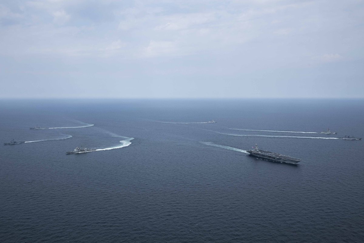 Rollin’ in the deep 🌊 
.
.
.
#usnavy #snmg1 #strikegroup #maritime #formation #sailors #ussgeraldrford #ussnormandy #ussthomashudner #mecklenburgvorpommen #alvarodebazan #vanamstel #tadeuszkościuszko