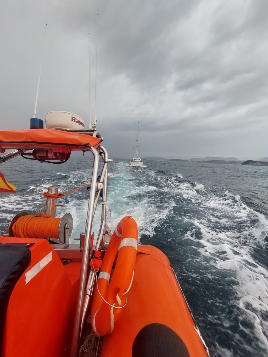 CruzRojaRMurcia's tweet photo. Activación de #LSPandora para asistir un velero de 10m de eslora, frente a la playa del #Invencible en #SanJuandelosTerreros #Pulpí #Almería, 1PAX a bordo. Se remolca al puerto deportivo #JuanMontiel de #Águilas. @salvamentogob @112rmurcia #voluntariado #stamby16vhf #sos #112RM https://t.co/o3CkPQHP6p