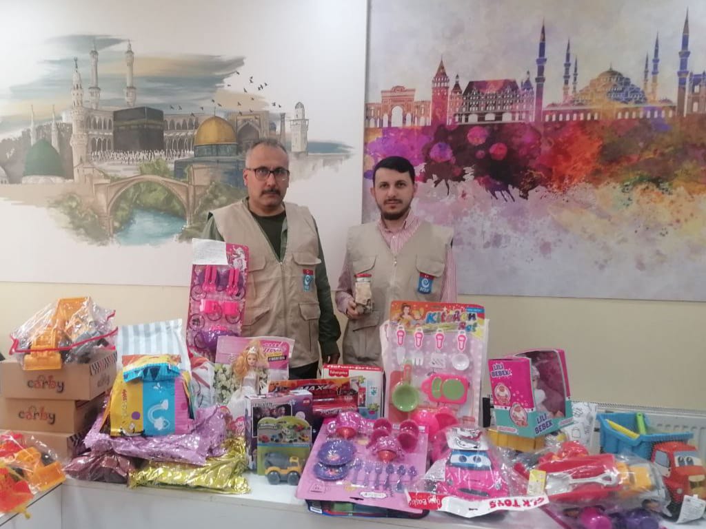 📍Sancaktepe

Özel Sancaktepe Şeker Ağacı Anaokulu öğrencilerinin hazırladığı birbirinden güzel hediyeleri 🎁 depremzede vatandaşlarımızın çocuklarına ulaştırmak üzere teslim aldık. 🚚

İyi ki varsınız çocuklar. 🤗

#İyilikHerYerde