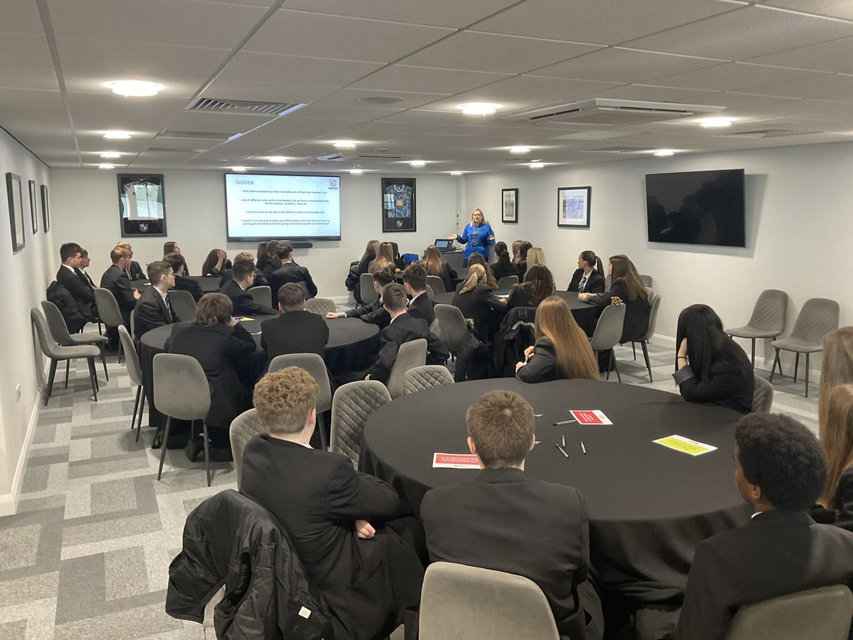 EHS_CCSBS's tweet photo. Absolutely fantastic day @OfficialPVFC on Friday - thank you!
Our Year 10 @endonhighschool Business Studies students learnt so much about the daily operations involved in running a real business, and loved coming up with new marketing strategies for upcoming PVFC projects! https://t.co/eDwU5FLqok