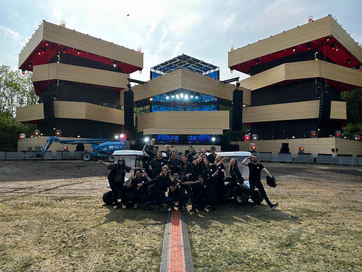 A little throwback to AWAKENINGS. Happy to be part of incredible artist teams like this one. Can’t wait for the upcoming events! 

Always happy to explore new opportunities in event strategy, team artist or fixers. 

Let’s get a coffee ☕️ 
Nikki@stagemen.co